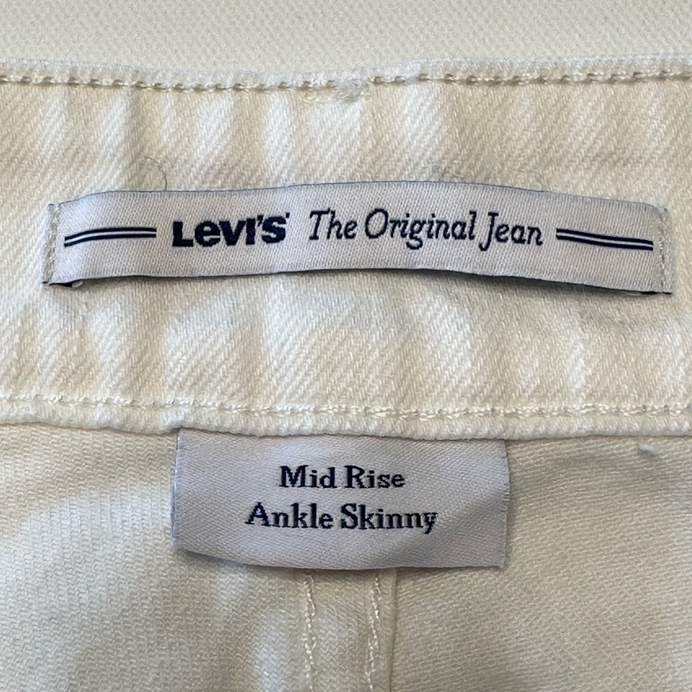 Levi's Women's Straight Leg White Jeans - Picture 4 of 8